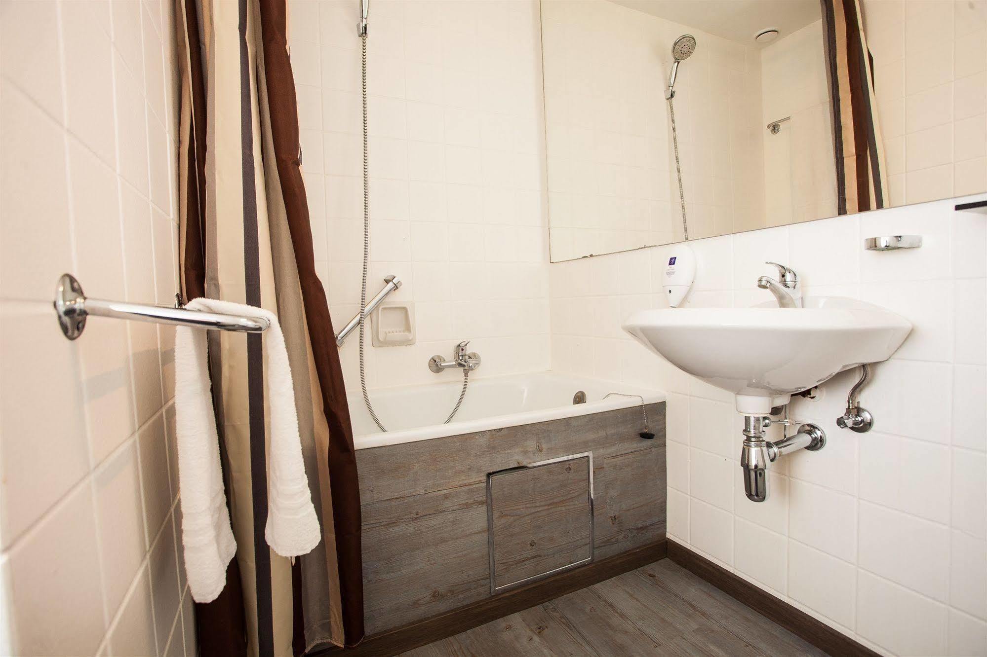 Leonardo Hotel Charleroi City Center Bagian luar foto